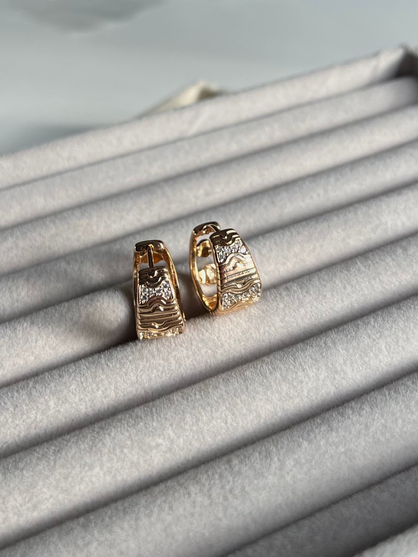 Xuping Çelik Küpe Kadın Vera Rose Küpe Işıltılı Halka Model Eternal Sunshine