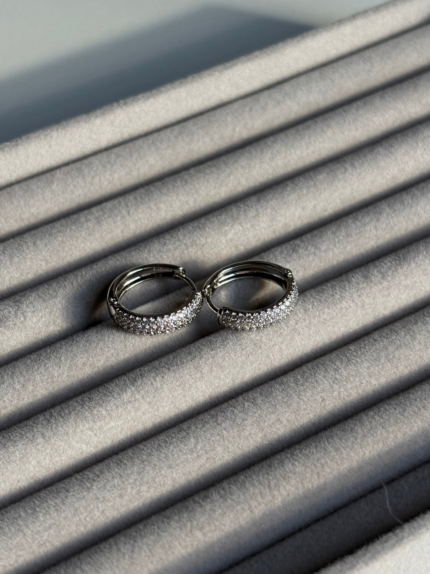 Xuping Çelik Küpe Kadın Noir Küpe Işıltılı Halka Model Eternal Sunshine