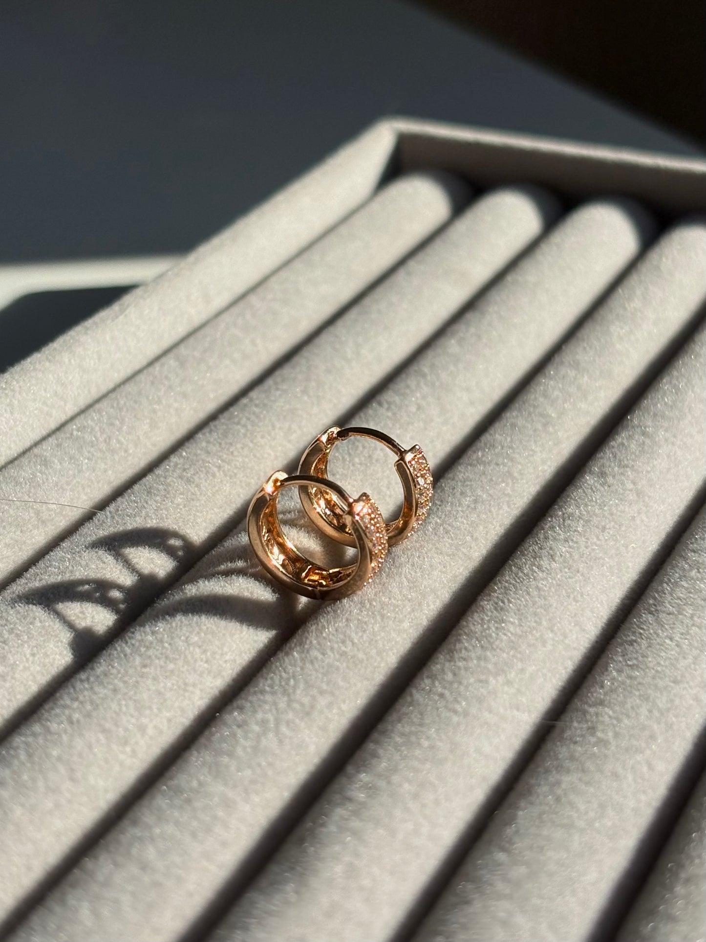 Xuping Çelik Küpe Kadın Amore Rose Taşlı Küpe Işıltılı Halka Model Eternal Sunshine