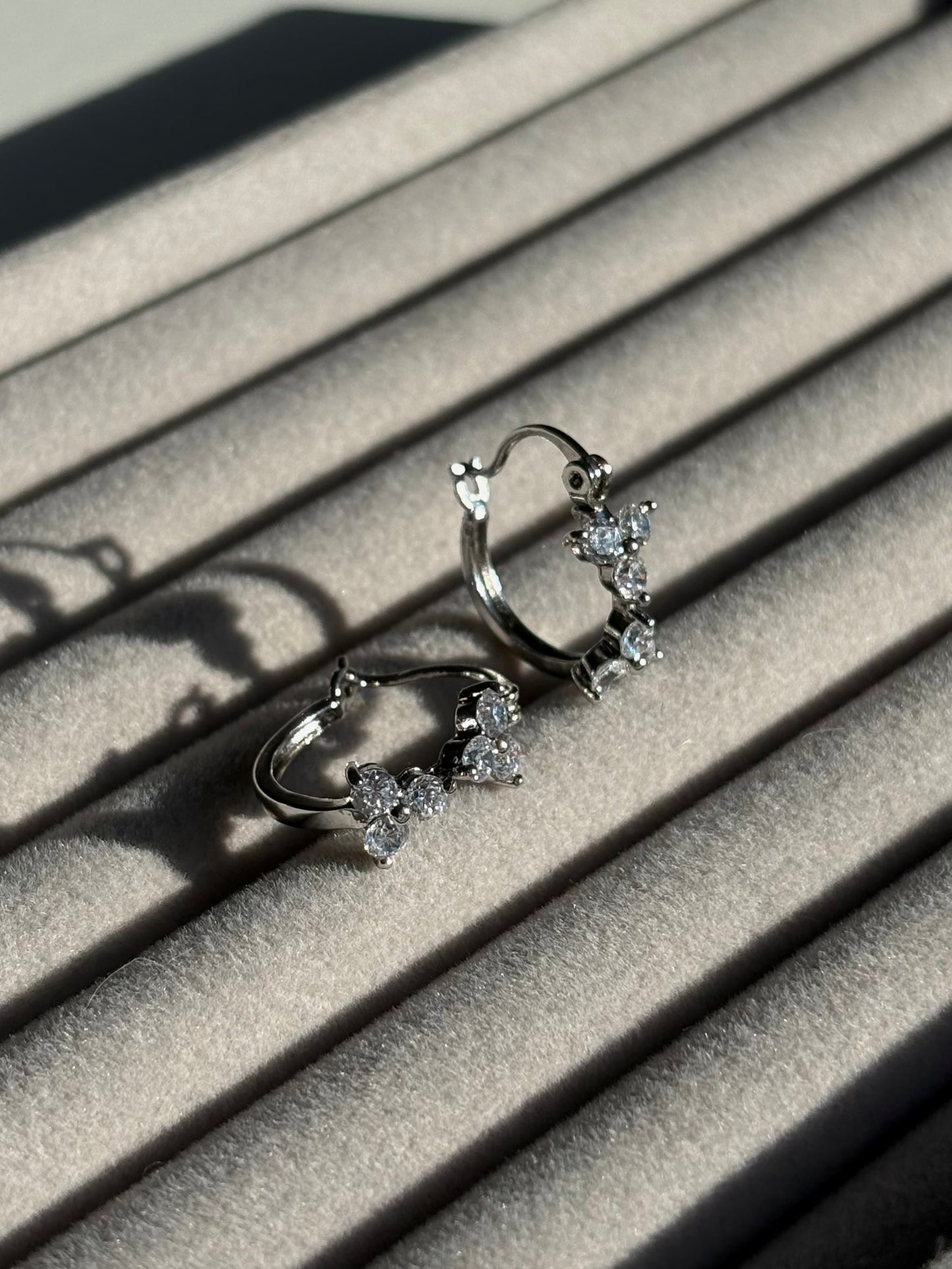 Xuping Çelik Küpe Kadın Mari Taşlı Küpe Işıltılı Halka Model Eternal Sunshine