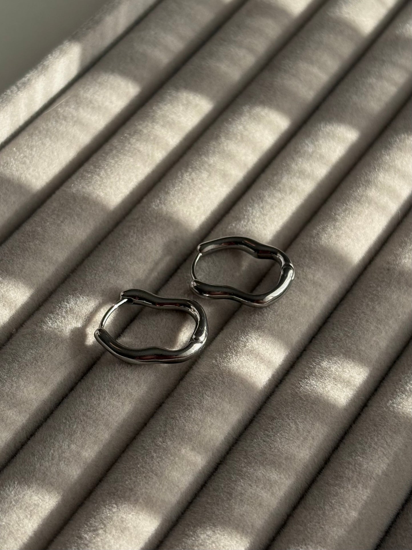 Xuping Çelik Küpe Kadın Wave Küpe Işıltılı Halka Model Eternal Sunshine