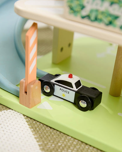 Eğitici Ahşap Katlı Otopark ve Garaj Seti - Helikopter Pistli & Arabalı (9 Parça)