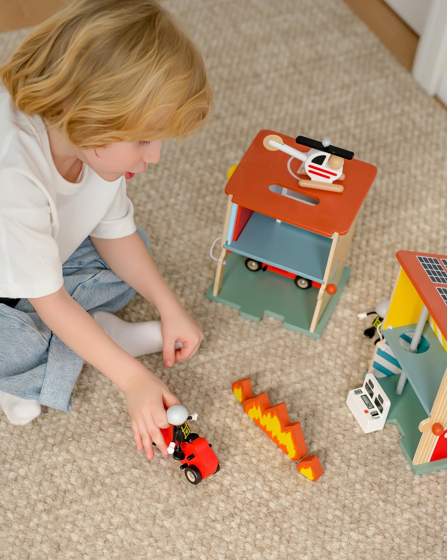 Ahşap İtfaiye İstasyonu ve Garaj Seti - Araçlı & Figürlü (13 Parça)