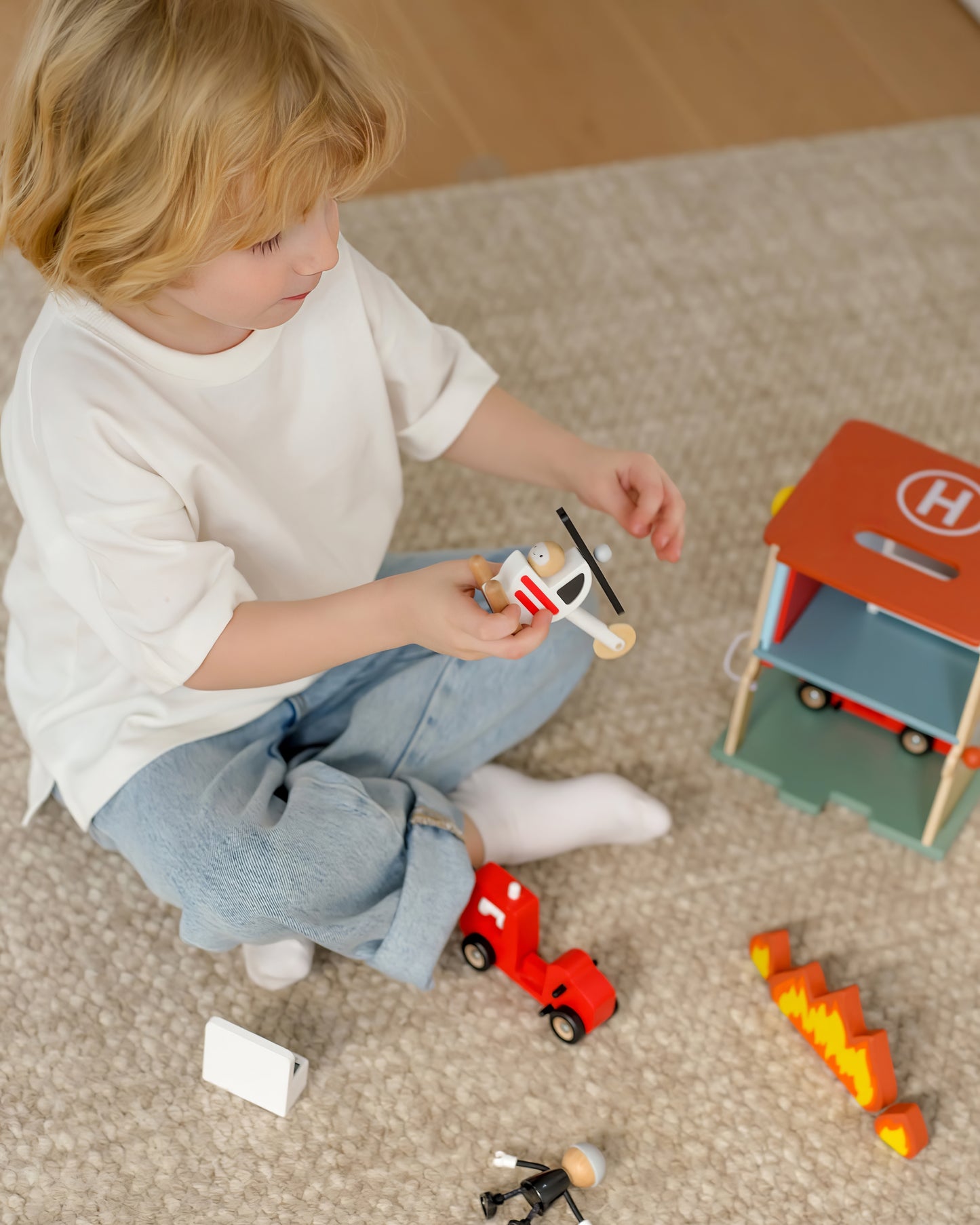 Ahşap İtfaiye İstasyonu ve Garaj Seti - Araçlı & Figürlü (13 Parça)