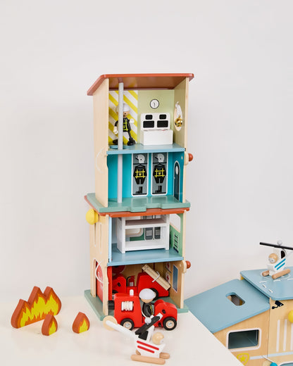 Ahşap İtfaiye İstasyonu ve Garaj Seti - Araçlı & Figürlü (13 Parça)