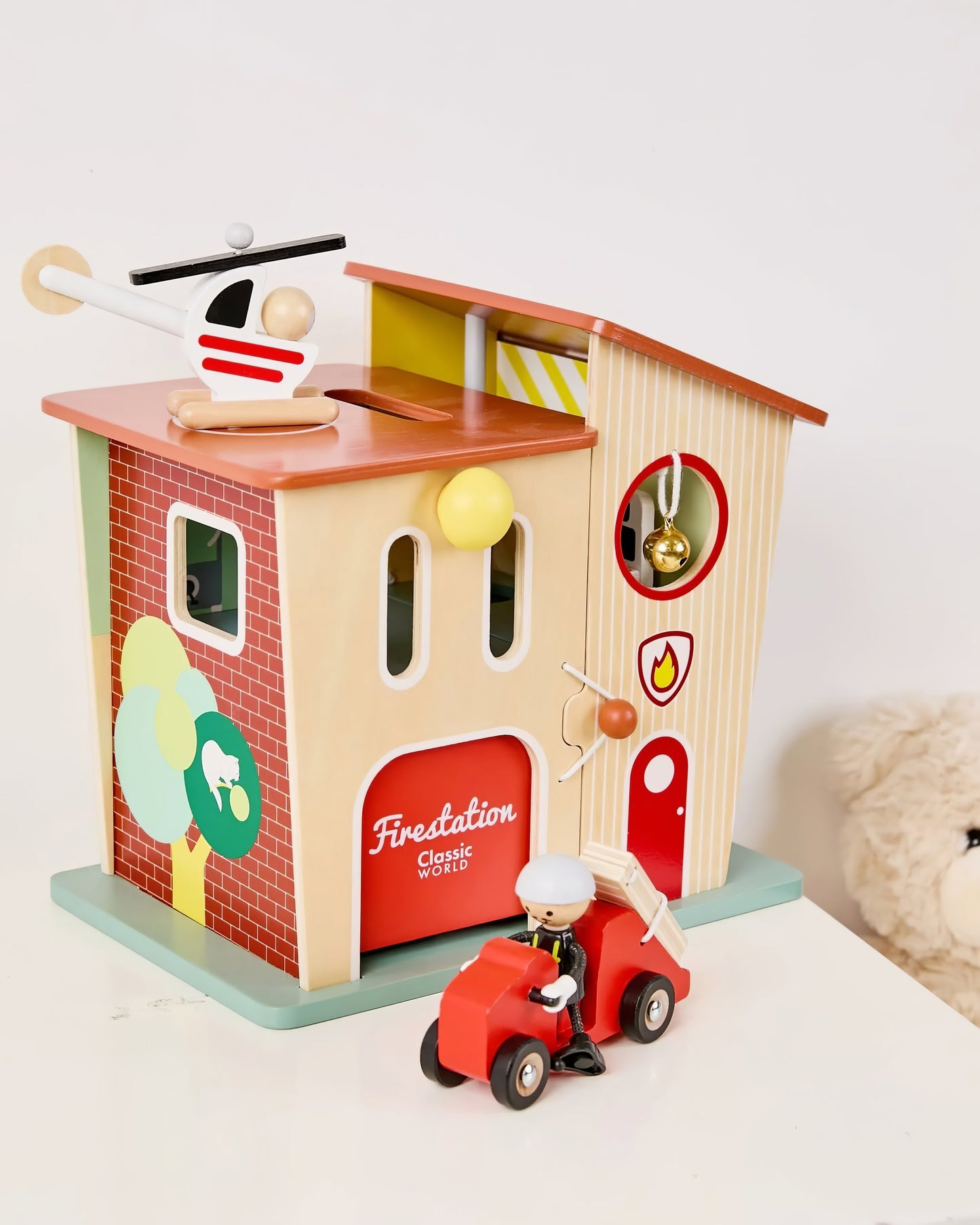 Ahşap İtfaiye İstasyonu ve Garaj Seti - Araçlı & Figürlü (13 Parça)