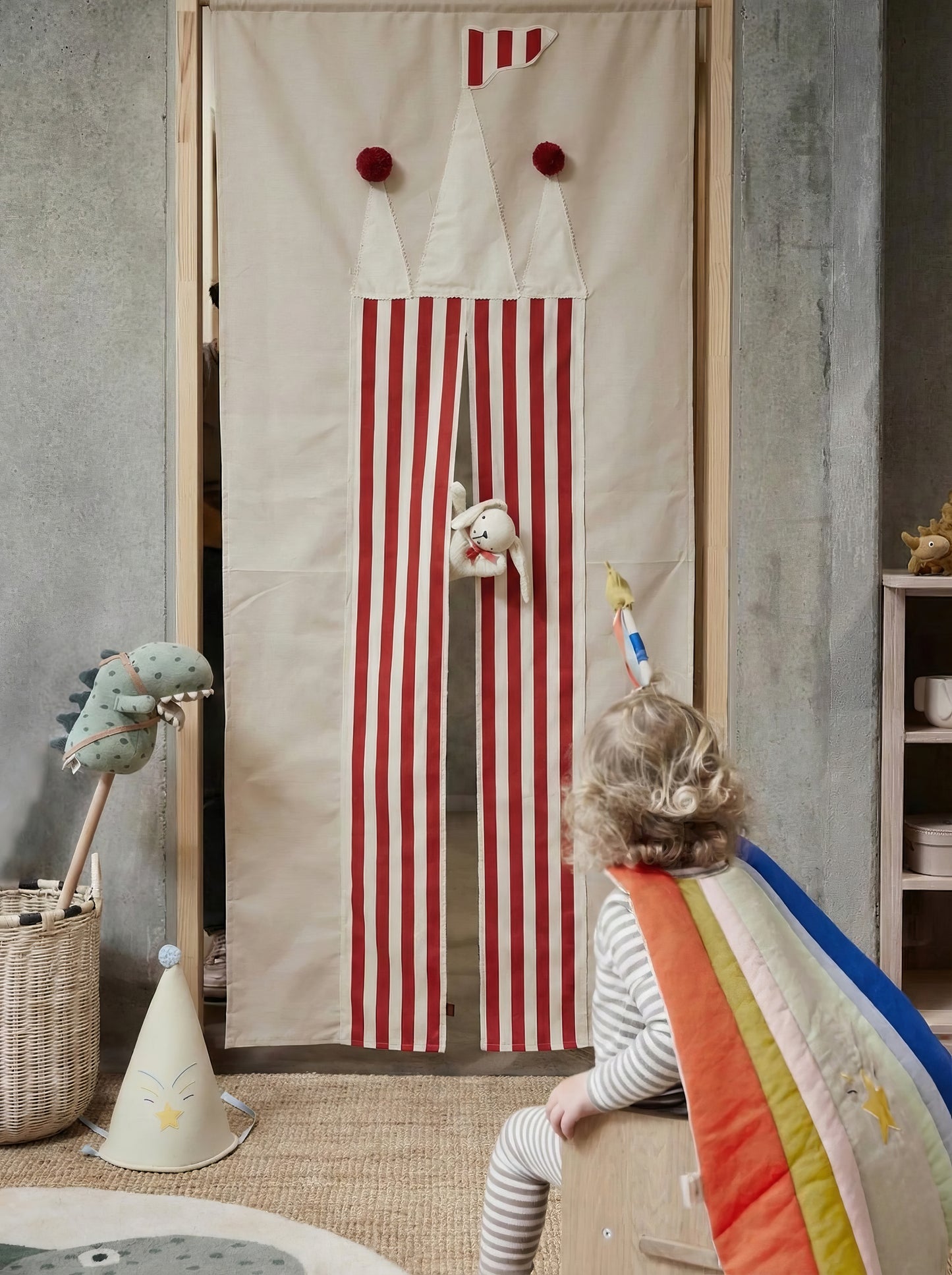 Kişiselleştirilebilir Çocuk Kapı Tiyatrosu - Oyun Evi Perdesi - Montessori Oyun Çadırı - Çocuk Odası Dekorasyonu - Kukla Sahnesi - Sirk Temalı Oyun Alanı