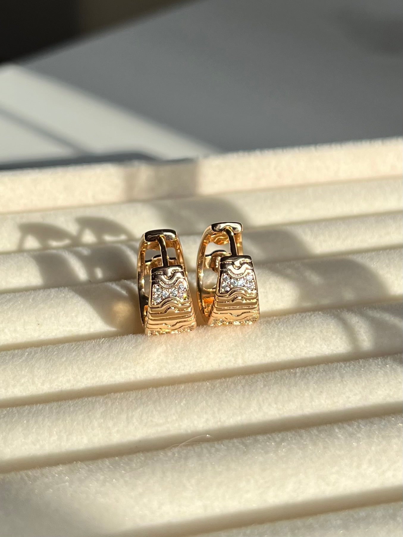 Xuping Çelik Küpe Kadın Vera Rose Küpe Işıltılı Halka Model Eternal Sunshine