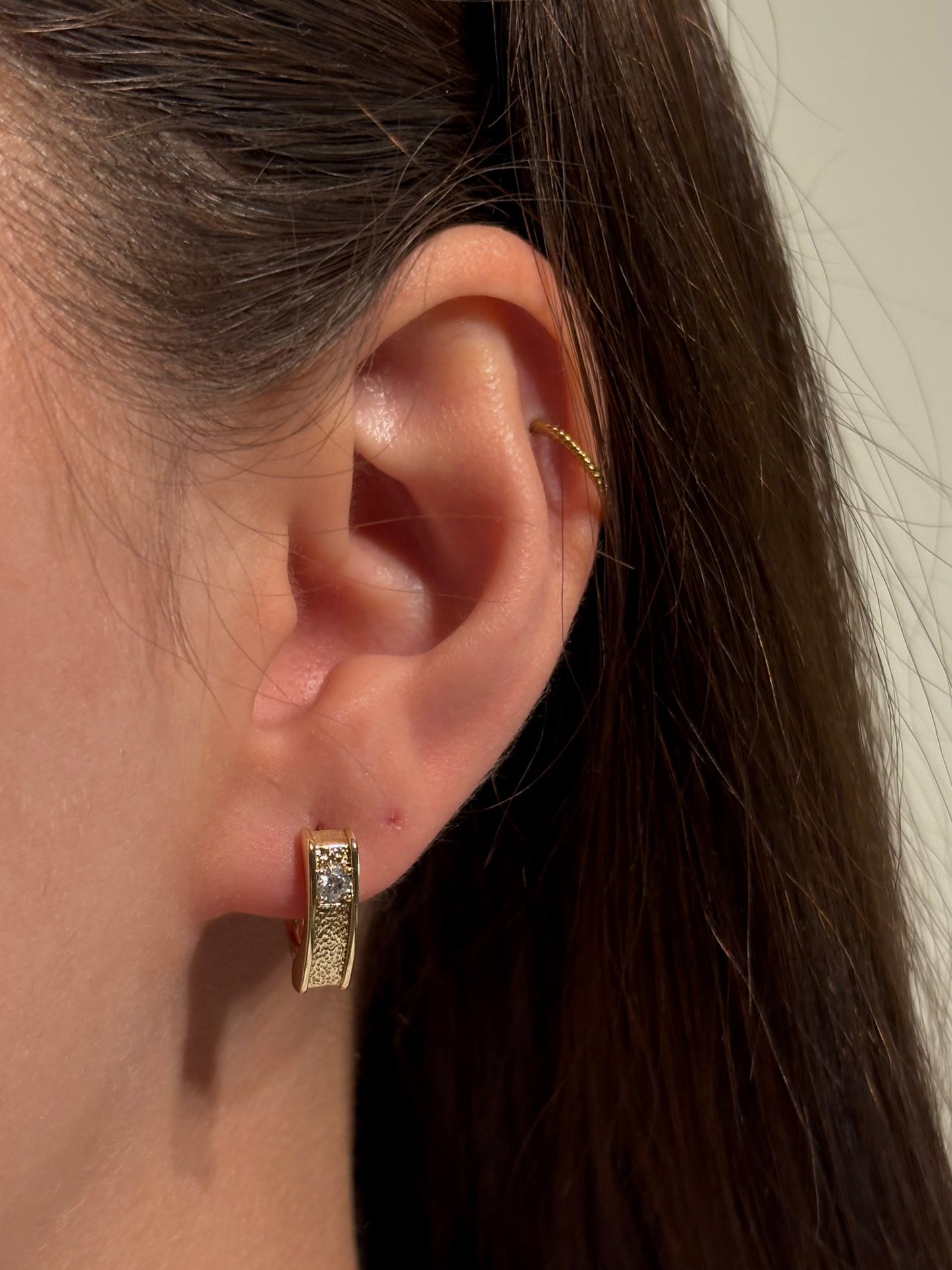 Xuping Çelik Küpe Liora Gold Taşlı Küpe Işıltılı Halka Model Eternal Sunshine