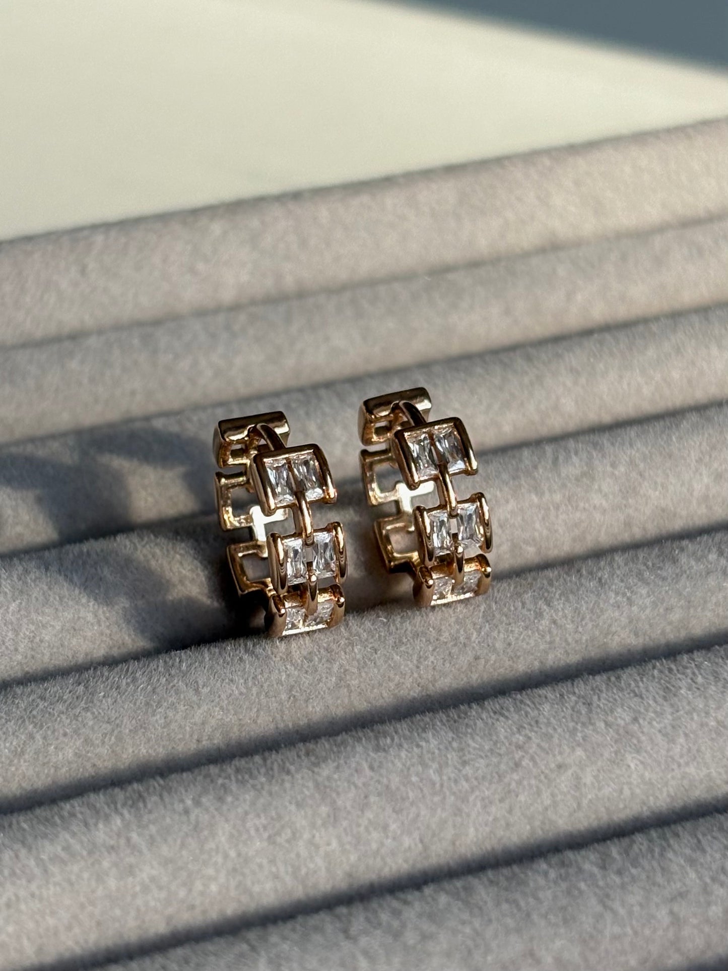 Xuping Çelik Küpe Kadın Luxe Rose Taşlı Küpe Işıltılı Halka Model Eternal Sunshine