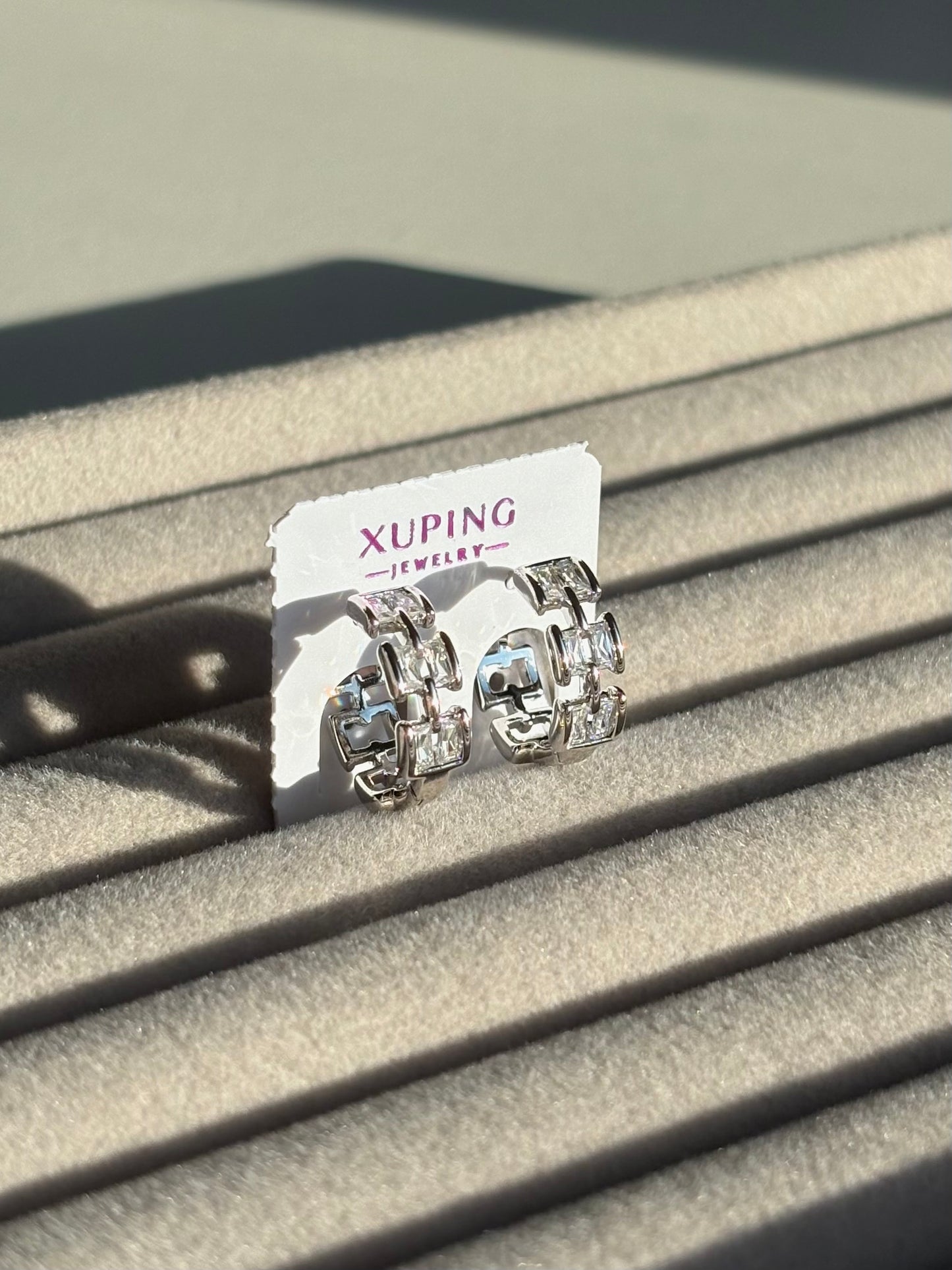 Xuping Çelik Küpe Kadın Luxe Silver Küpe Işıltılı Halka Model Eternal Sunshine