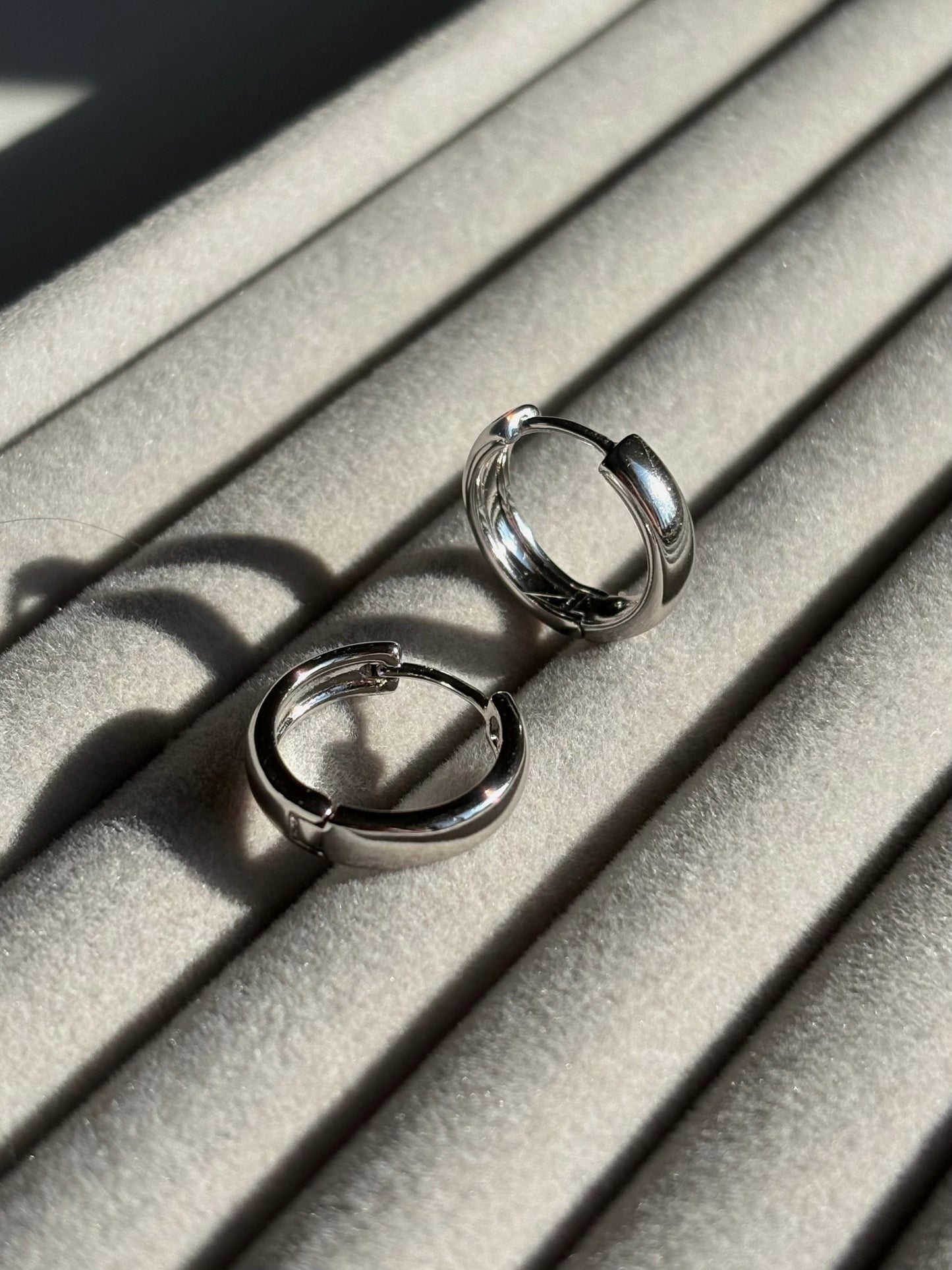 Xuping Çelik Küpe Kadın Core Silver Taşlı Küpe Işıltılı Halka Model Eternal Sunshine