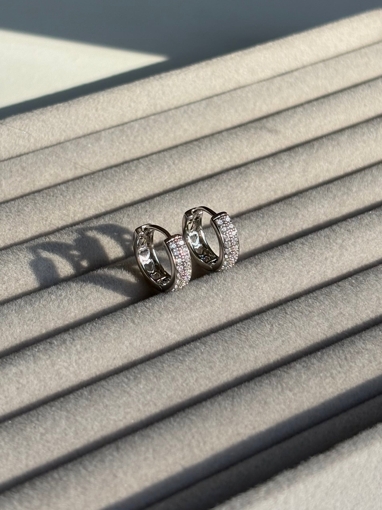 Xuping Çelik Küpe Kadın Amore Silver Taşlı Küpe Işıltılı Halka Model Eternal Sunshine